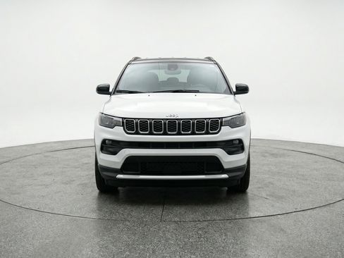 Used 2025 Jeep Compass Limited image 2