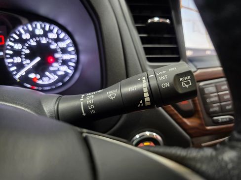 Used 2019 Nissan Pathfinder Platinum image 31