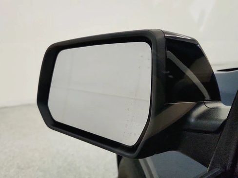 Used 2023 Chevrolet Traverse LS FWD image 16