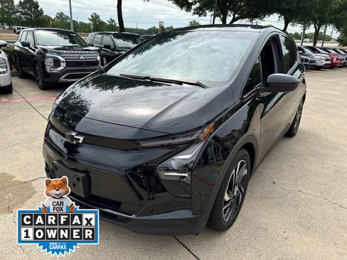 Used 2023 Chevrolet Bolt LT w/ Infotainment Package FWD image 7