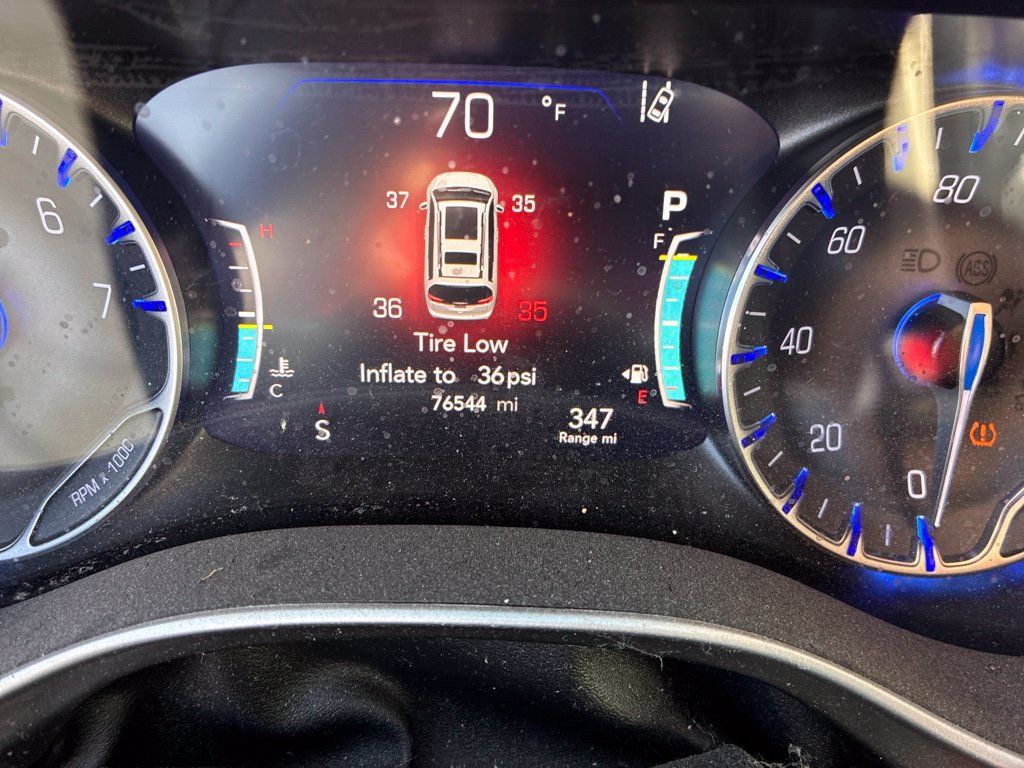 Used 2021 Chrysler Pacifica Touring-L w/ Uconnect Theater Family Group FWD image 5