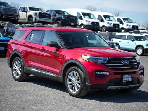 Used 2023 Ford Explorer XLT w/ Equipment Group 202A AWD/4WD image 3