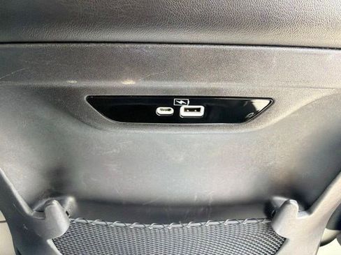 Used 2023 Chrysler Pacifica Limited FWD image 28