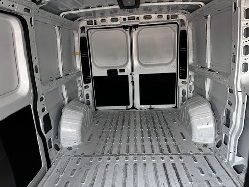 Used 2025 RAM ProMaster 2500 w/ Convenience Group FWD image 13