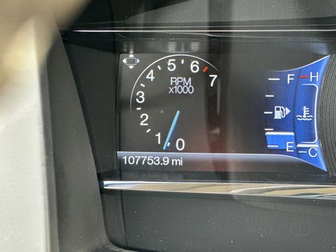 Used 2014 Lincoln MKS w/ Equipment Group 101A image 40