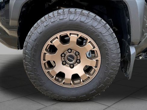 Used 2025 Toyota 4Runner Trailhunter AWD/4WD image 10