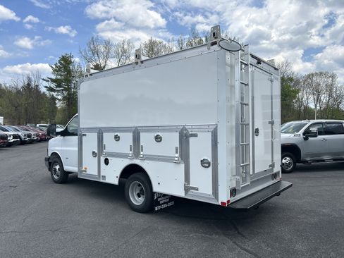 New 2026 GMC Savana 3500 w/ Power Convenience Package RWD image 4
