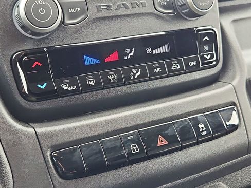 New 2026 RAM ProMaster 2500 w/ Convenience Group image 32