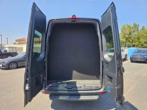 Used 2024 Mercedes-Benz Sprinter 3500 image 21