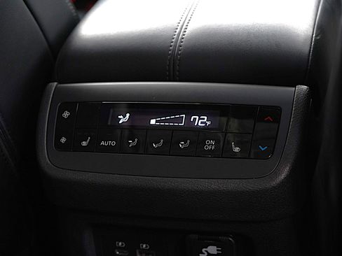 Used 2023 Nissan Pathfinder Platinum image 18