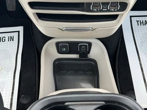 Used 2021 Chrysler Pacifica Touring-L image 24