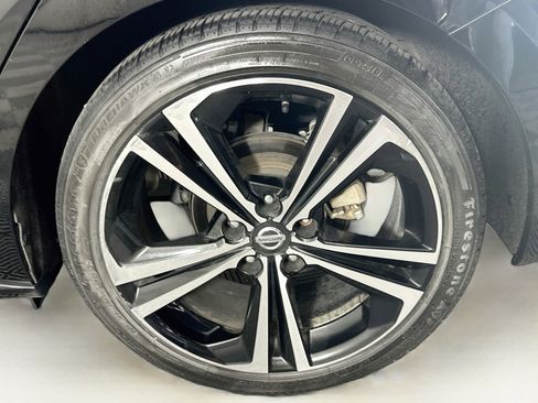 Used 2020 Nissan Sentra SR w/ Premium Package FWD image 11