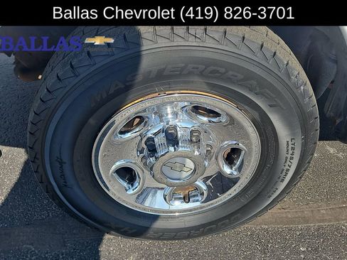 Used 2018 Chevrolet Express 2500 w/ Driver Convenience Package RWD image 31