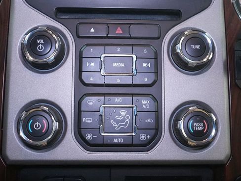 Used 2014 Ford F350 Lariat image 29