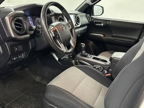 Used 2020 Toyota Tacoma TRD Sport AWD/4WD image 10