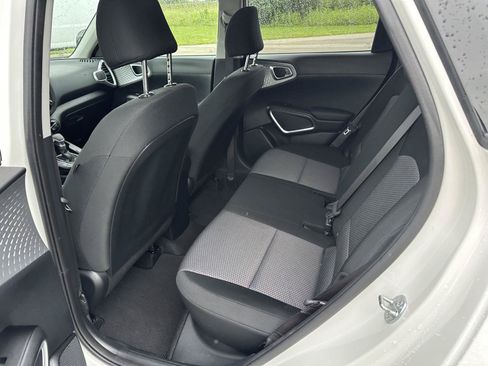 Used 2025 Kia Soul LX w/ LX Technology Package FWD image 11