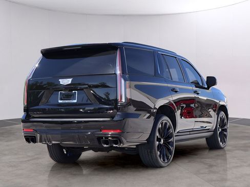 Used 2025 Cadillac Escalade V AWD/4WD image 7