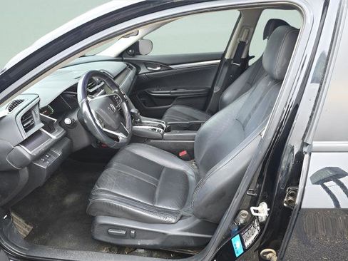 Used 2018 Honda Civic Touring image 12