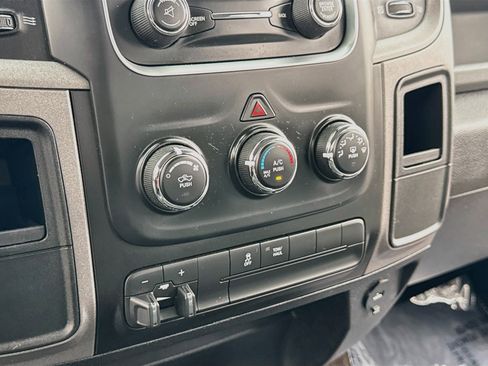 Used 2014 RAM 2500 Tradesman w/ Chrome Appearance Group AWD/4WD image 17