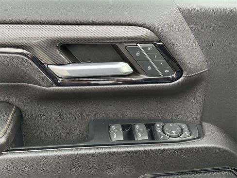 Used 2024 GMC Sierra 2500 AT4 w/ AT4 Preferred Package image 17