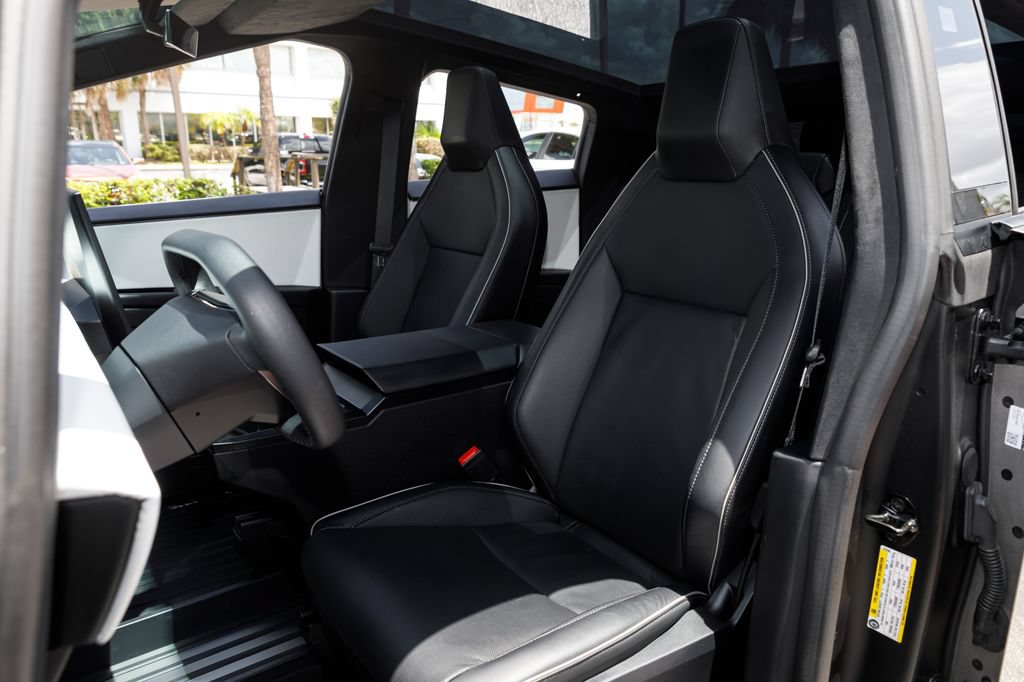 Used 2024 Tesla Cybertruck AWD Crew Cab image 27
