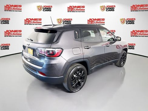 Used 2023 Jeep Compass Latitude w/ Sun and Sound Group AWD/4WD image 16