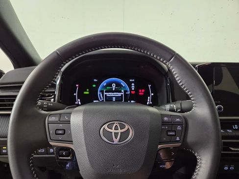 Used 2025 Toyota Camry SE w/ Convenience Package FWD image 13