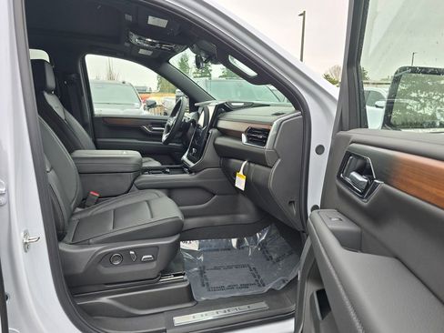 New 2026 GMC Yukon XL Denali w/ Denali Reserve Package image 44