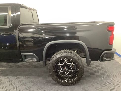 Used 2022 Chevrolet Silverado 2500 LT w/ Midnight Edition AWD/4WD image 4