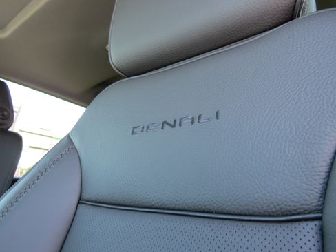 New 2025 GMC Sierra 2500 Denali w/ Denali Reserve Package image 23