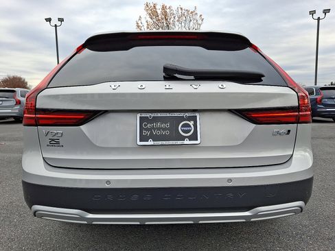 Used 2024 Volvo V90 B6 Cross Country Ultimate image 5