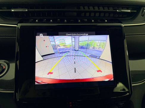 Used 2023 Jeep Grand Cherokee Laredo AWD/4WD image 24