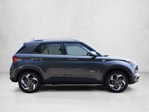 Used 2026 Hyundai Venue SEL FWD image 4