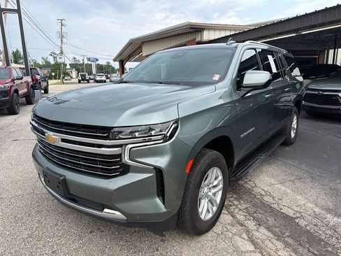 Used 2024 Chevrolet Suburban LT AWD/4WD image 2