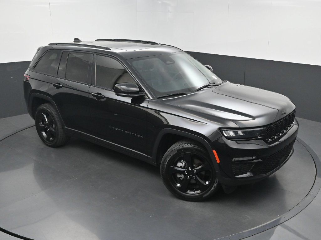 Used 2023 Jeep Grand Cherokee Limited w/ Black Appearance Package RWD image 37
