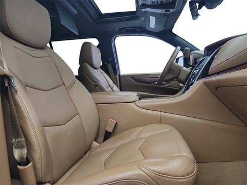 Used 2017 Cadillac Escalade ESV Platinum image 28
