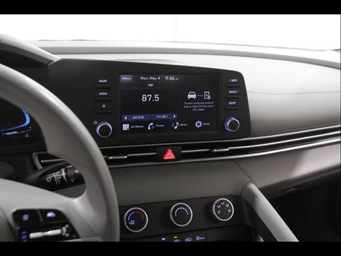 Certified 2024 Hyundai Elantra SE FWD image 9