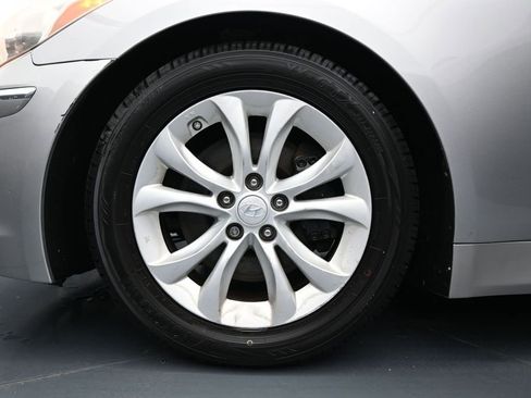 Used 2013 Hyundai Genesis 3.8 RWD image 26