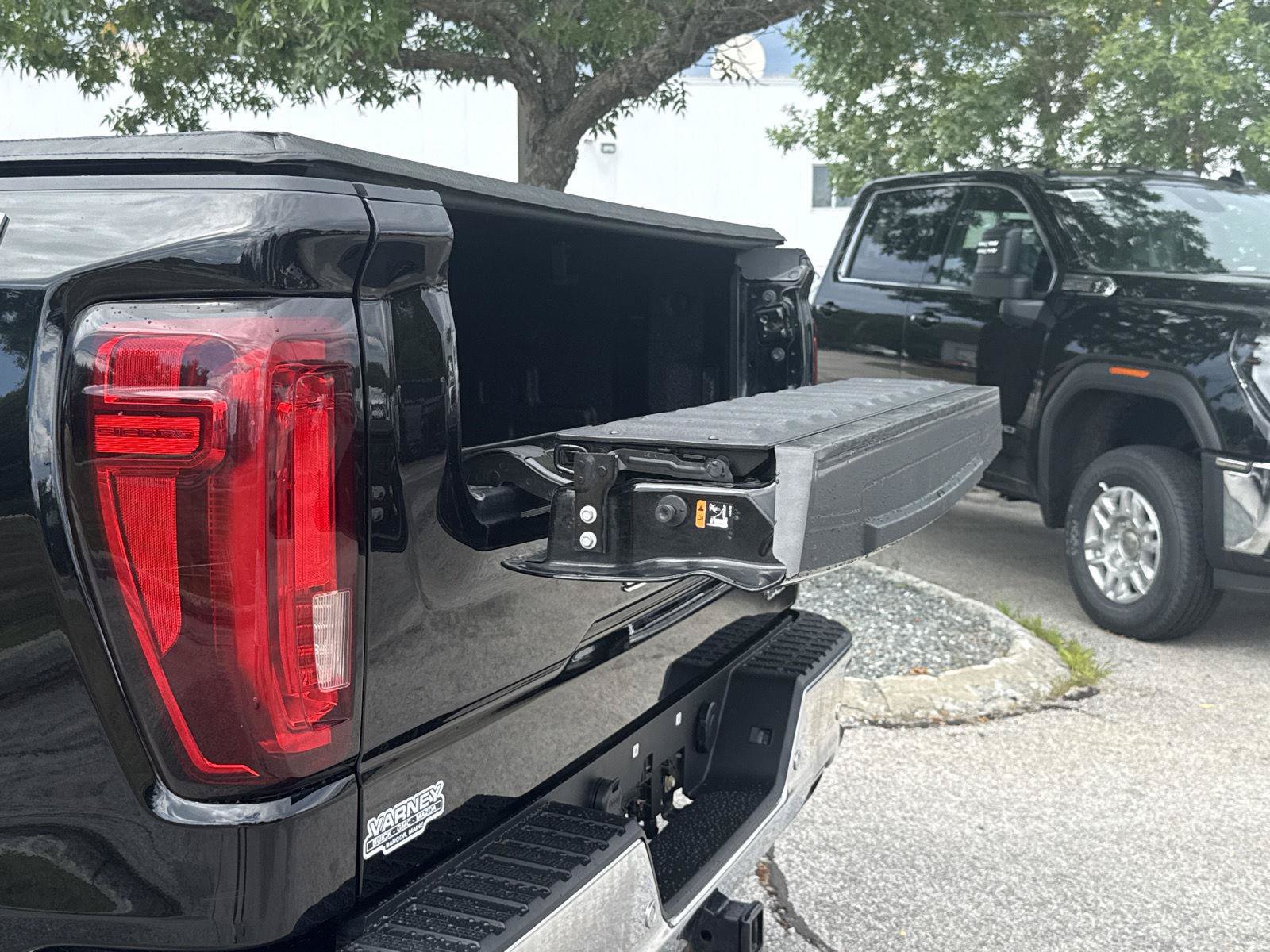 Used 2020 GMC Sierra 1500 SLT w/ SLT Premium Package AWD/4WD image 8