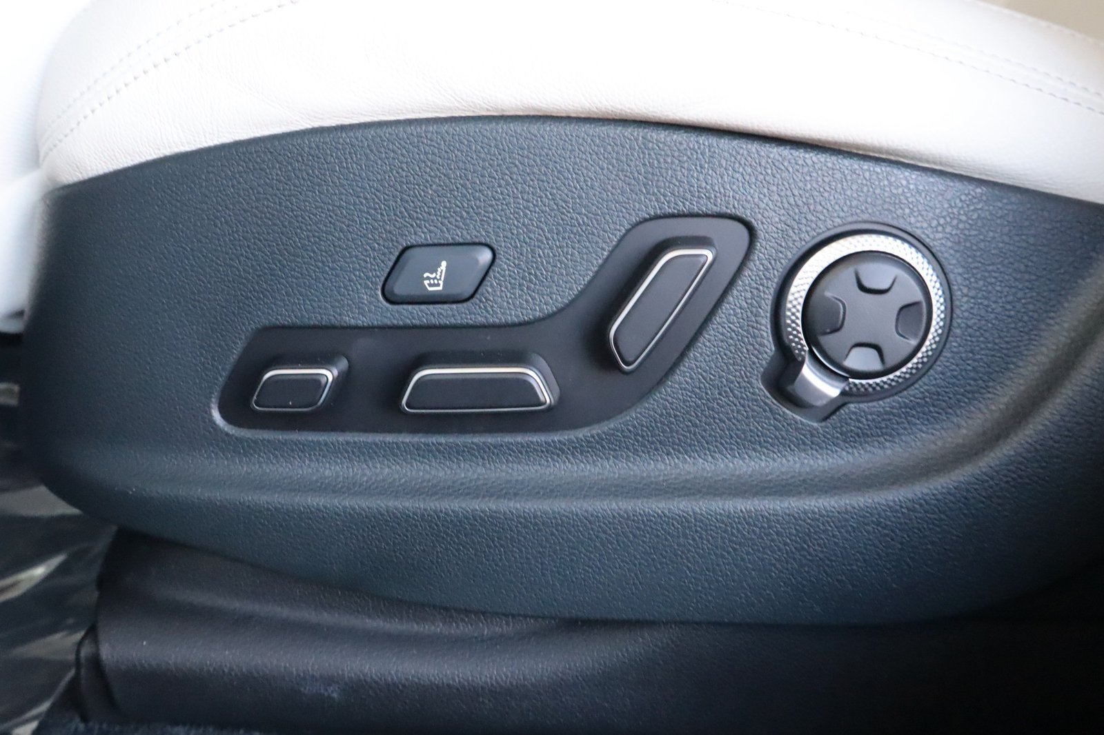Used 2025 Genesis Electrified GV70 AWD/4WD image 22