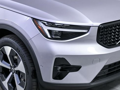 Used 2026 Volvo XC40 B5 Plus w/ Protection Package Premier AWD/4WD image 37