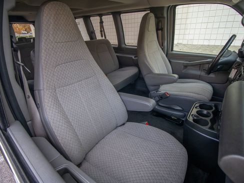 Used 2017 Chevrolet Express 3500 LT w/ LT Preferred Equipment Group image 15