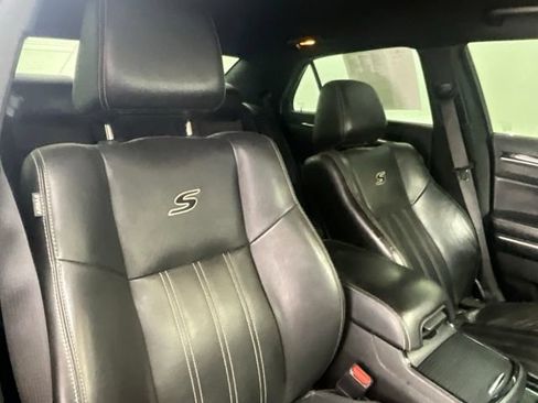 Used 2019 Chrysler 300 S RWD image 13