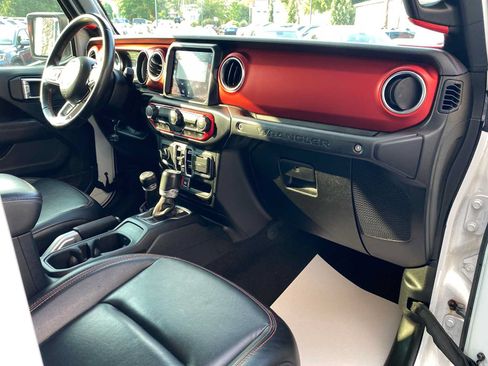 Used 2020 Jeep Wrangler Unlimited Rubicon w/ Dual Top Group AWD/4WD image 30