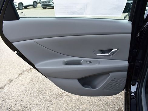 New 2026 Hyundai Elantra SE image 17