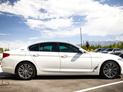 Used 2019 BMW 530e xDrive w/ Convenience Package AWD/4WD image 16