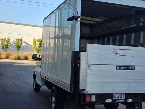 Used 2017 Chevrolet Express 3500 RWD image 8