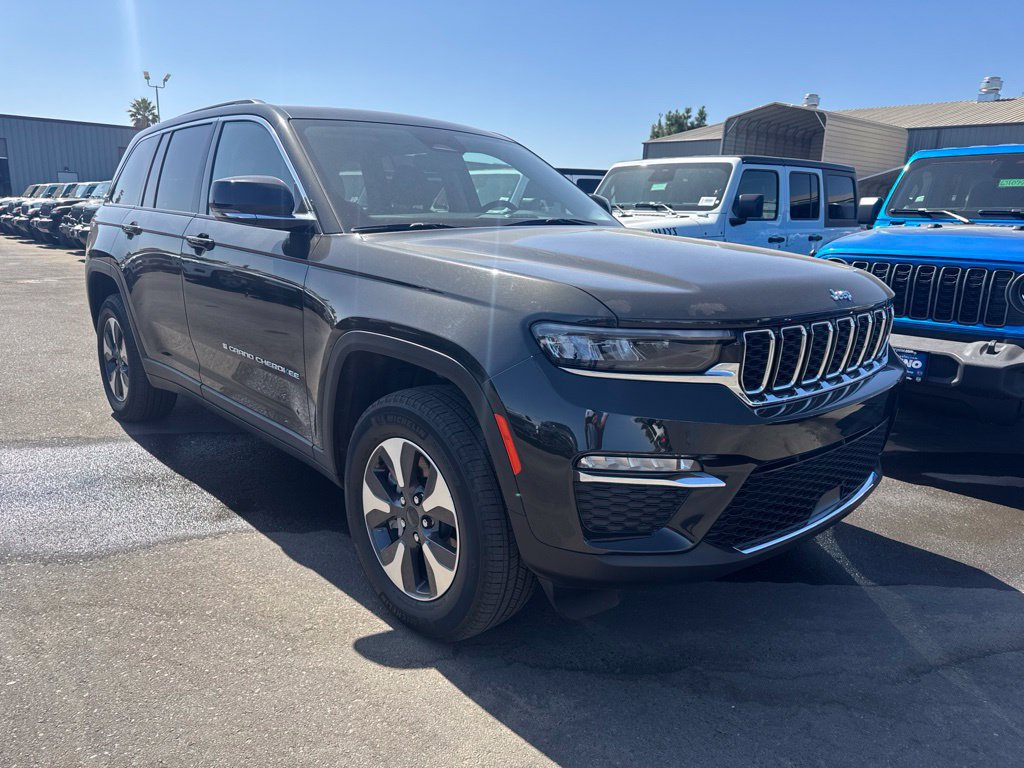 Used 2023 Jeep Grand Cherokee 4WD 4xe image 1