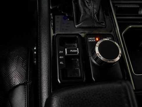 Used 2024 Toyota Tundra Limited AWD/4WD image 19