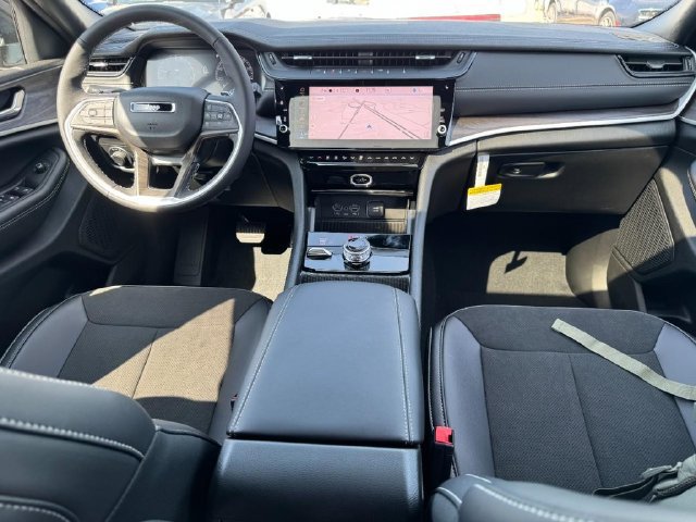 New 2027 Jeep Grand Cherokee Altitude AWD/4WD image 12